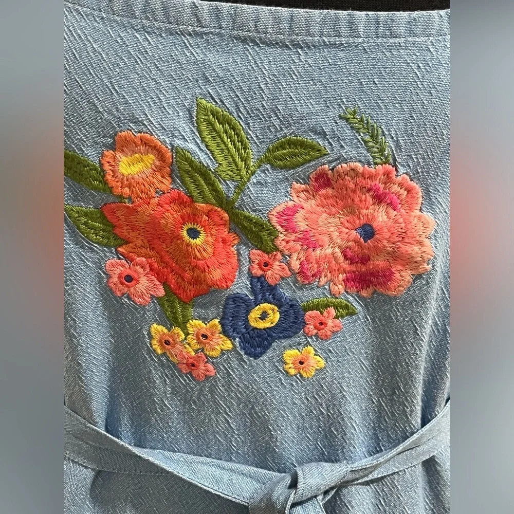 SUR LA TABLE Blue Denim Apron with Bright Floral Embroidery FRONT POCKETS,